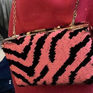Elegant Pink / black. with Zebra Print Bag with gold chain crossbody